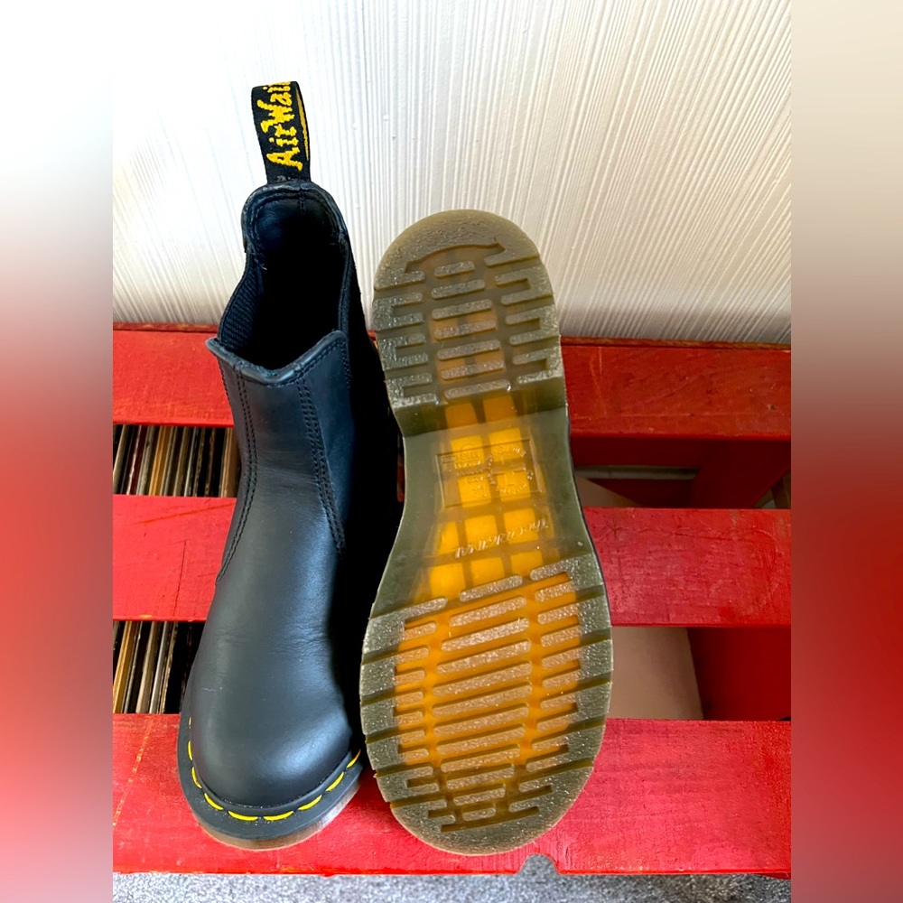 Dr. Martens Chelsea boot